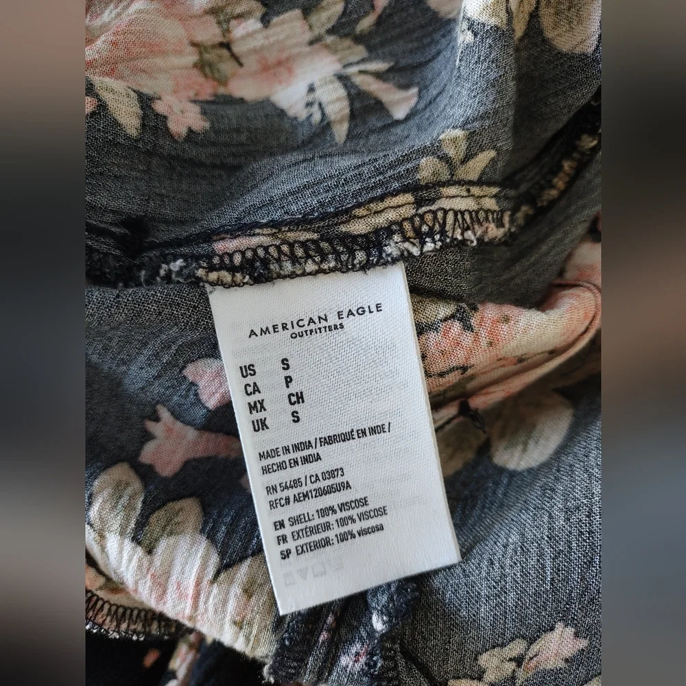 American Eagle Jumpsuit/Romper Black And Pink Floral In Size Small - Picture 2 of 7